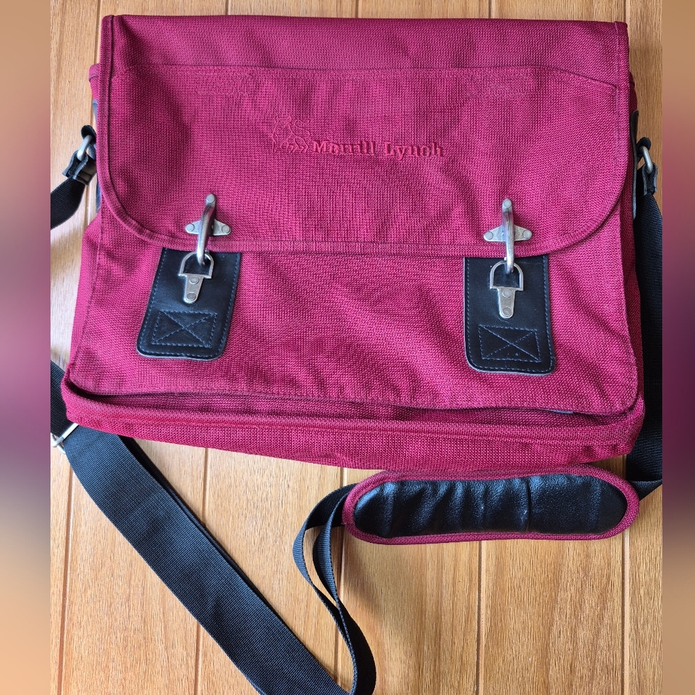 Merrill Lynch Canvas Messenger Bag Red‎ Embroidered Name Logo
